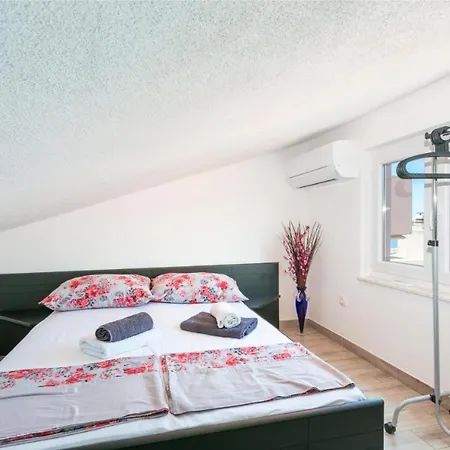 Apartman Palavra - With Amazing Sea Views And Heated Pool