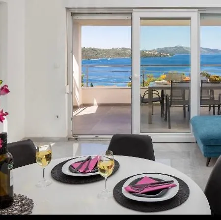 Apartman Palavra - With Amazing Sea Views And Heated Pool *
