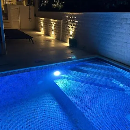 Palavra - With Amazing Sea Views And Heated Pool Τρογκίρ