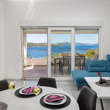 Apartman Palavra - With Amazing Sea Views And Heated Pool *