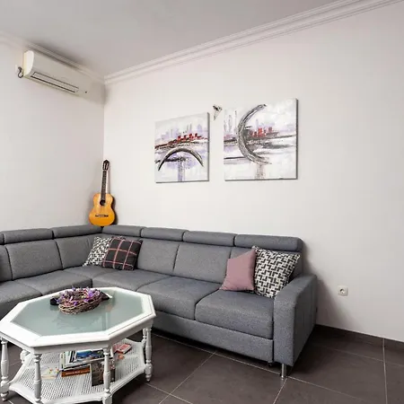 Apartman Palavra - With Amazing Sea Views And Heated Pool