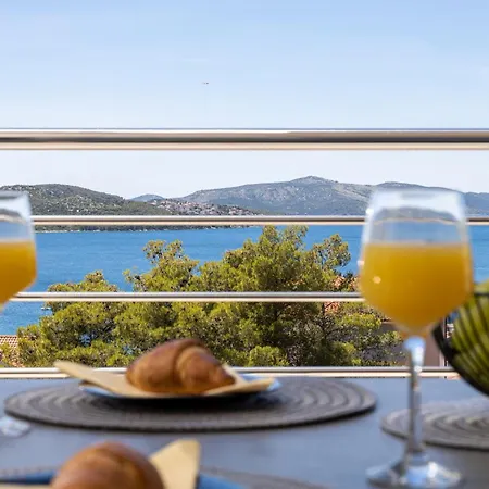 Palavra - With Amazing Sea Views And Heated Pool Apartman Trogir