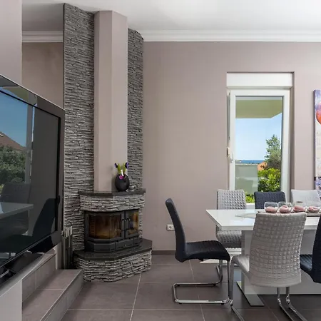 Apartman Palavra - With Amazing Sea Views And Heated Pool