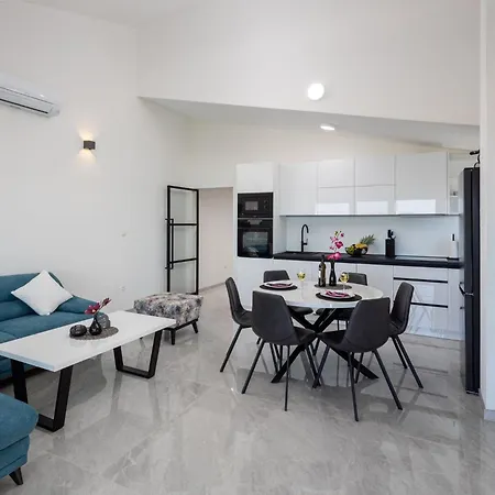 Palavra - With Amazing Sea Views And Heated Pool Τρογκίρ