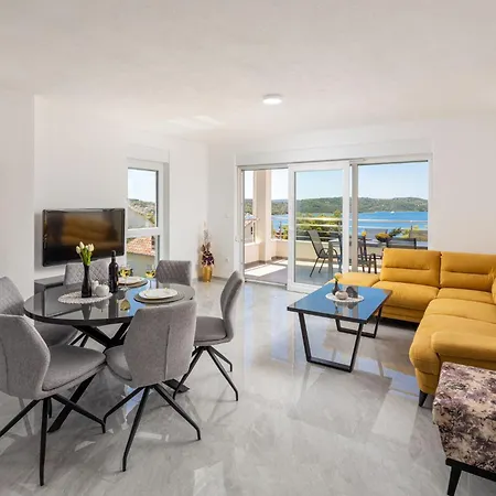 Apartman Palavra - With Amazing Sea Views And Heated Pool