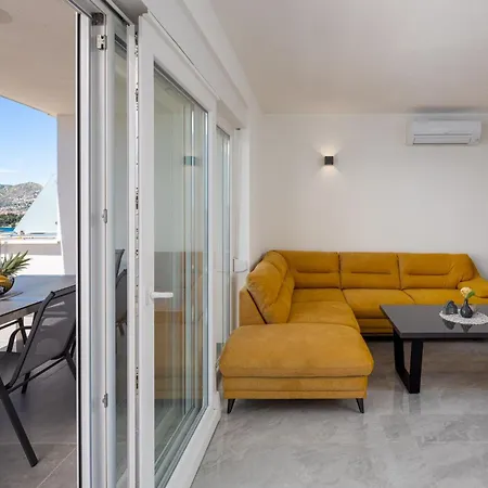 Apartman Palavra - With Amazing Sea Views And Heated Pool