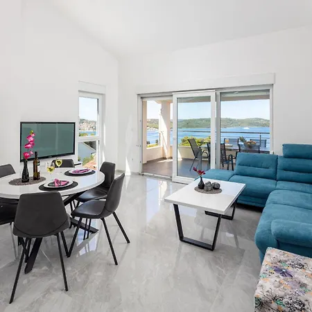 Palavra - With Amazing Sea Views And Heated Pool Apartman