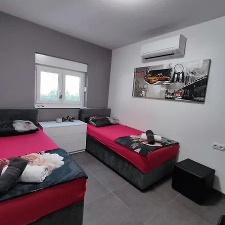 Apartman Palavra - With Amazing Sea Views And Heated Pool