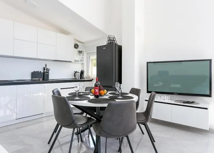 Palavra - With Amazing Sea Views And Heated Pool * Trogir