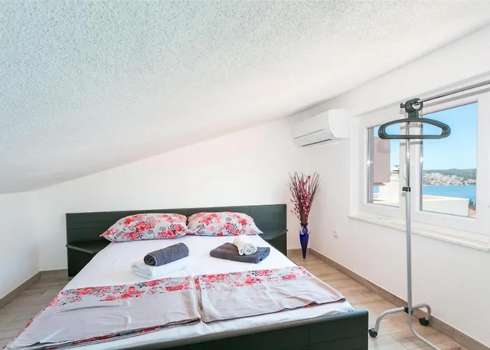 Palavra - With Amazing Sea Views And Heated Pool Apartment Trogir