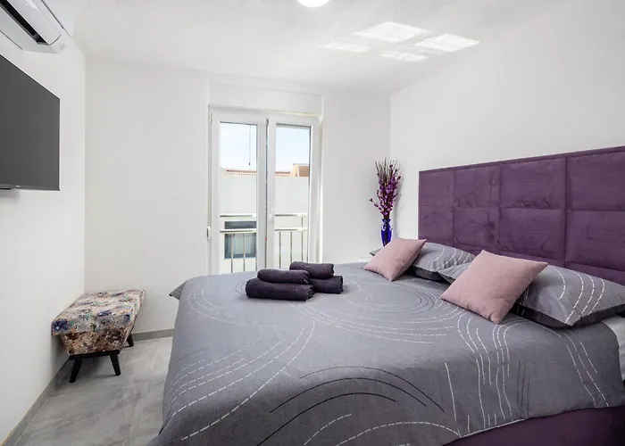 Apartment Palavra - With Amazing Sea Views And Heated Pool Trogir