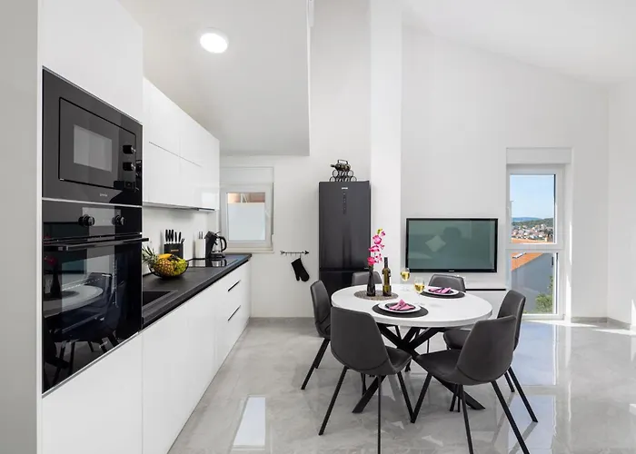 Apartment Palavra - With Amazing Sea Views And Heated Pool