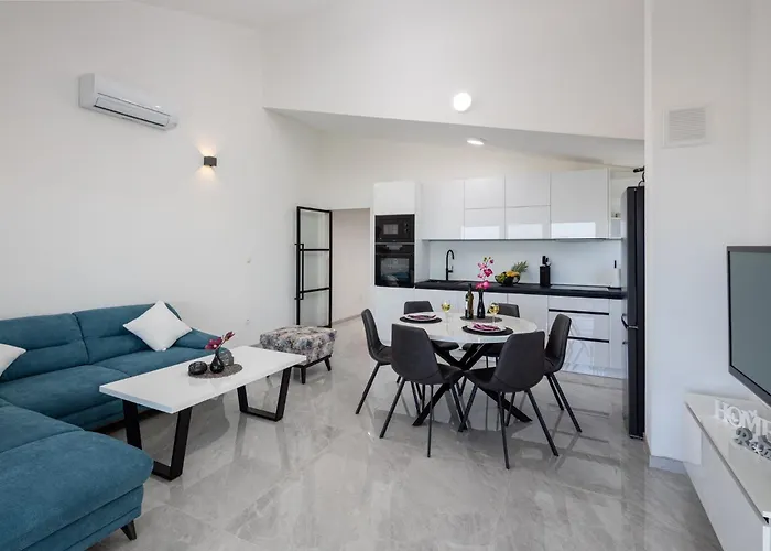 Palavra - With Amazing Sea Views And Heated Pool Trogir