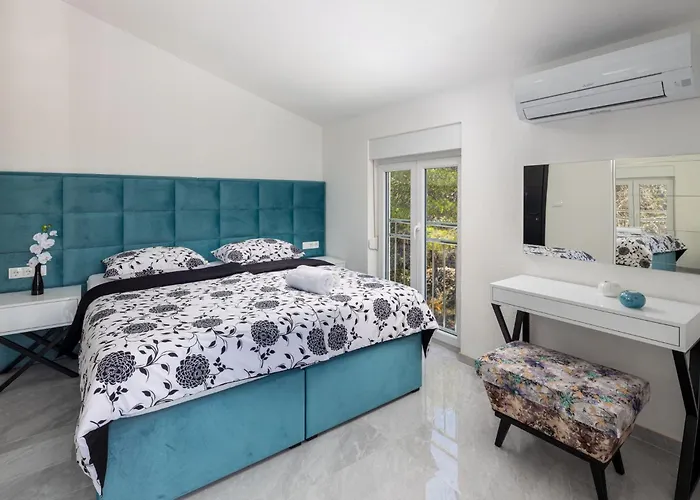 Palavra - With Amazing Sea Views And Heated Pool Apartment Trogir