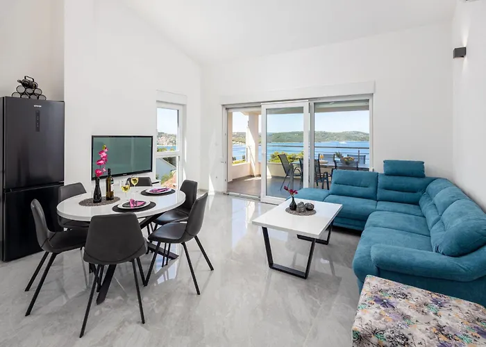 Palavra - With Amazing Sea Views And Heated Pool Apartment