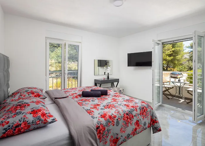 Apartment Palavra - With Amazing Sea Views And Heated Pool