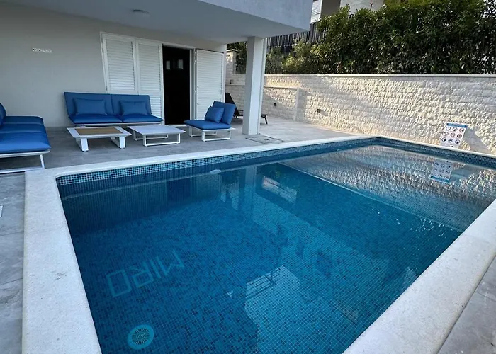 Palavra - With Amazing Sea Views And Heated Pool