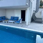 Palavra - With Amazing Sea Views And Heated Pool Lägenhet Trogir