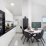 Lägenhet Palavra - With Amazing Sea Views And Heated Pool