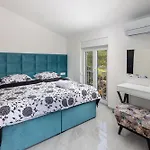 Palavra - With Amazing Sea Views And Heated Pool Lägenhet Trogir