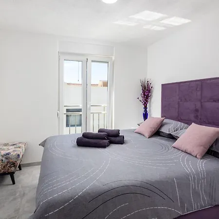 Lägenhet Palavra - With Amazing Sea Views And Heated Pool Trogir