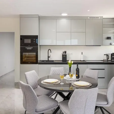 Palavra - With Amazing Sea Views And Heated Pool Apartment *