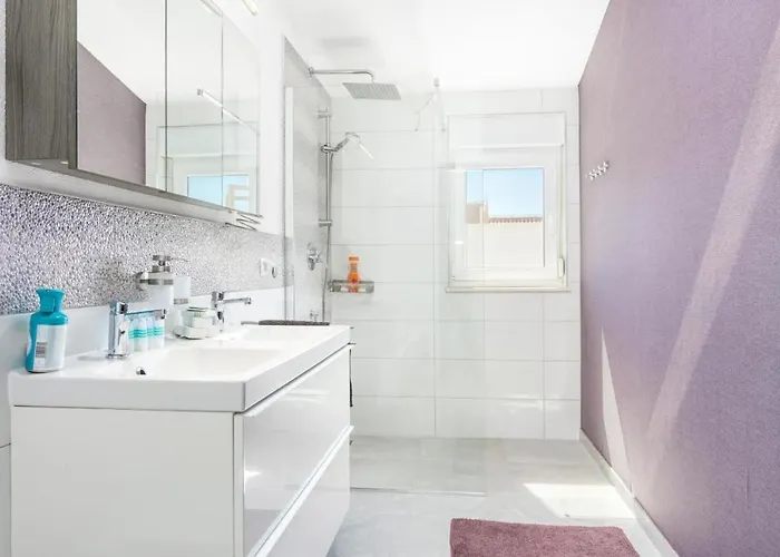 Appartement Palavra - With Amazing Sea Views And Heated Pool Trogir