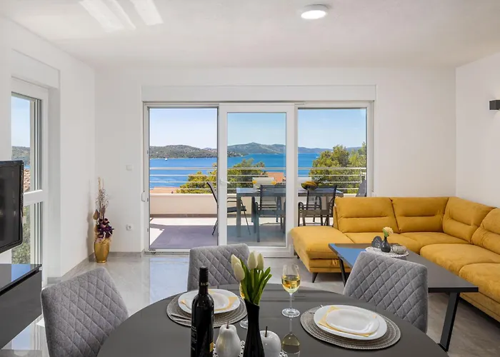 Appartement Palavra - With Amazing Sea Views And Heated Pool Trogir